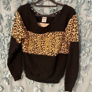 Xs pick Leonard off shoulder sweater